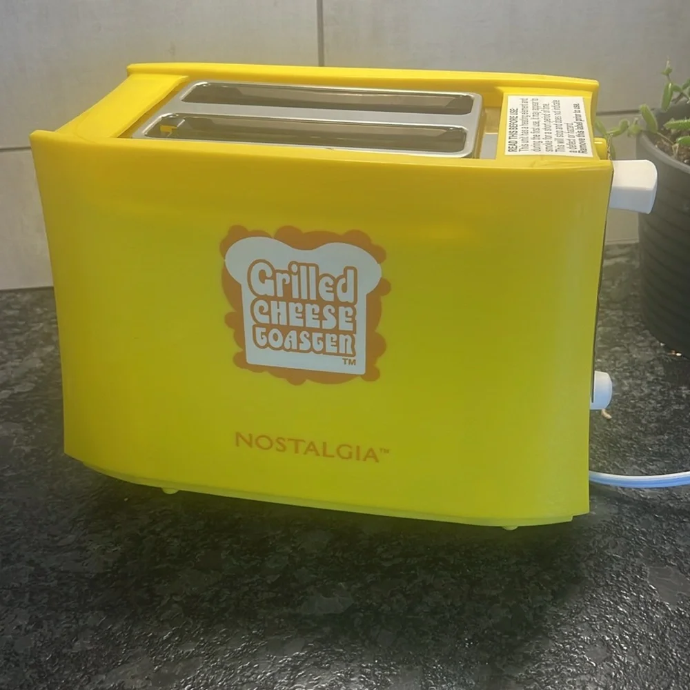 Nostalgia Yellow Grilled Cheese Sandwich Toaster